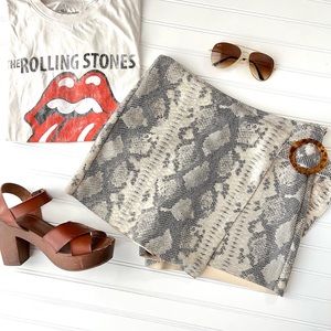 Zara Snakeskin Skort | size M